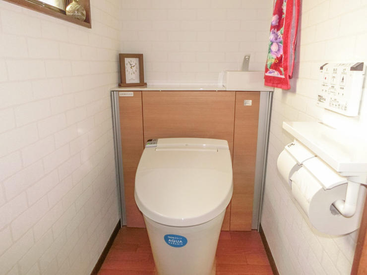 家族もお客様も使いやすい段差なしのトイレ空間