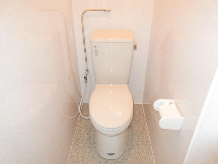 使いやすく掃除もしやすいよう仕上げた洋式トイレ