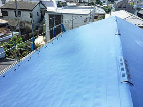 耐久年数の長いガルバリウム鋼板の屋根