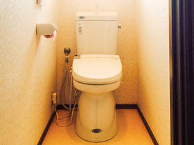 バリアフリーの快適トイレと収納力が高い洗面台