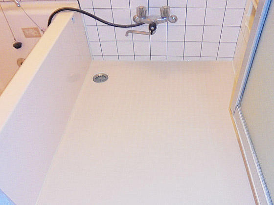 省コストで風呂場のタイル床を貼り替え
